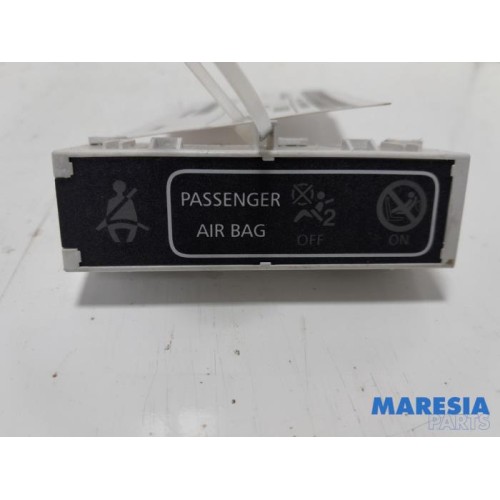 Opel - Vivaro - Airbag indicator light