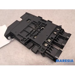 Opel - Vivaro - Voltage regulator