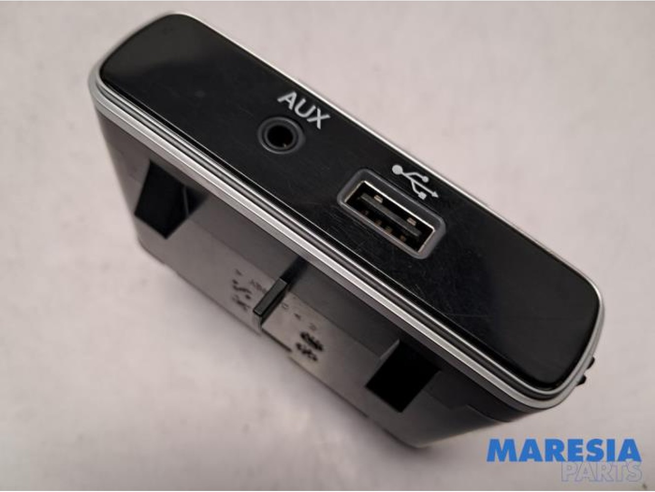 Fiat - 500 - AUX / USB connection