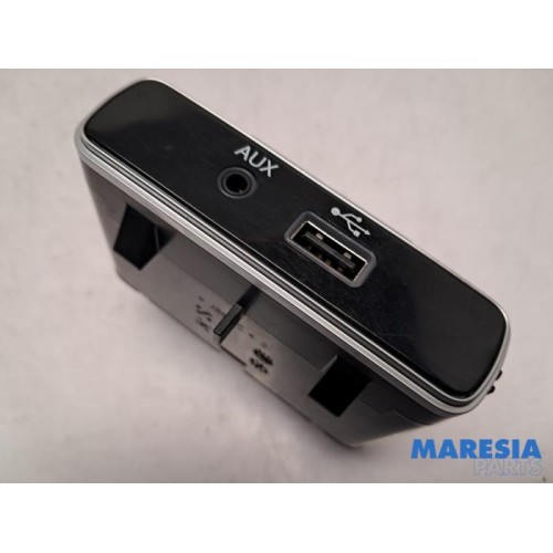 Fiat - 500 - AUX / USB connection