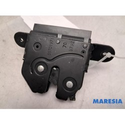 Fiat - 500 - Tailgate lock mechanism