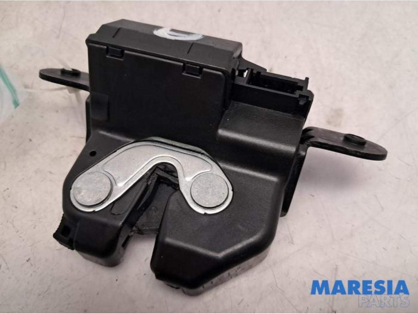 Fiat - 500 - Tailgate lock mechanism