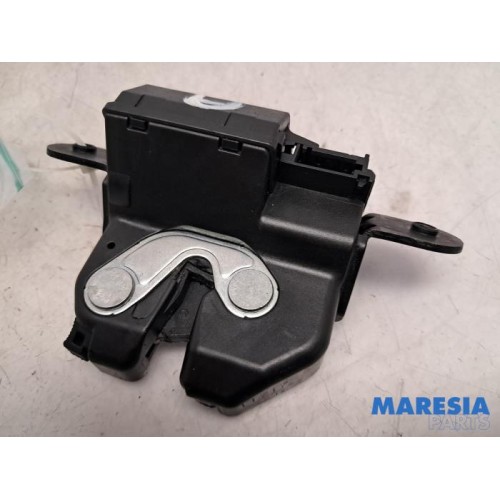 Fiat - 500 - Tailgate lock mechanism