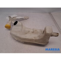 Renault - Captur - Front windscreen washer reservoir