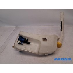 Renault - Captur - Front windscreen washer reservoir