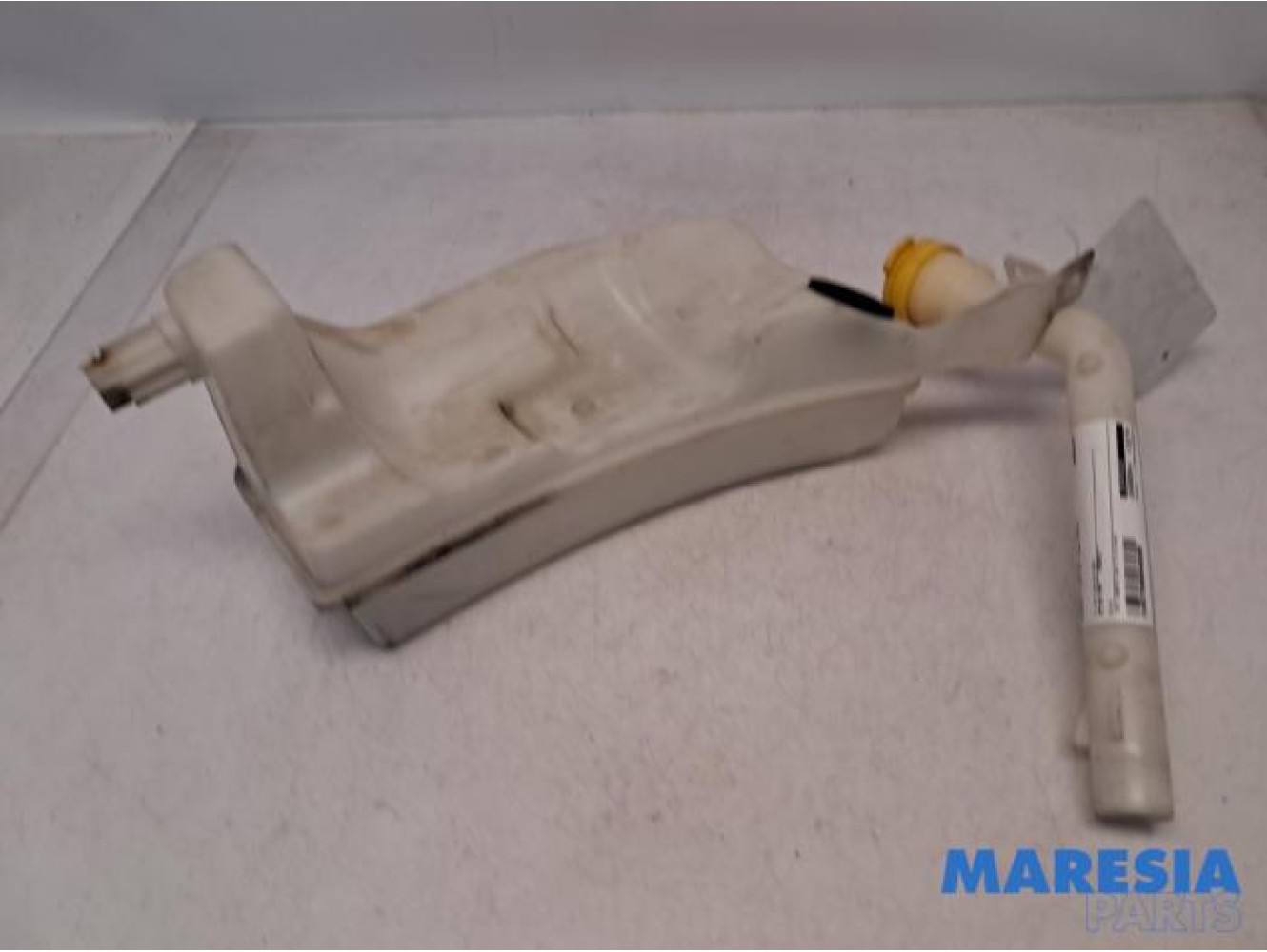 Renault - Captur - Front windscreen washer reservoir