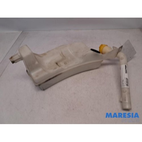 Renault - Captur - Front windscreen washer reservoir