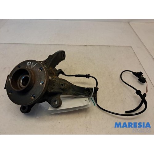 Renault - Captur - Knuckle, front right