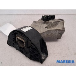 Renault - Captur - Engine mount