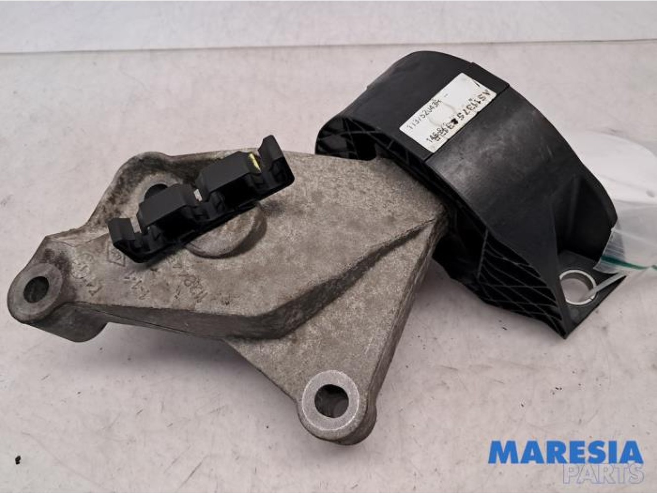 Renault - Captur - Engine mount