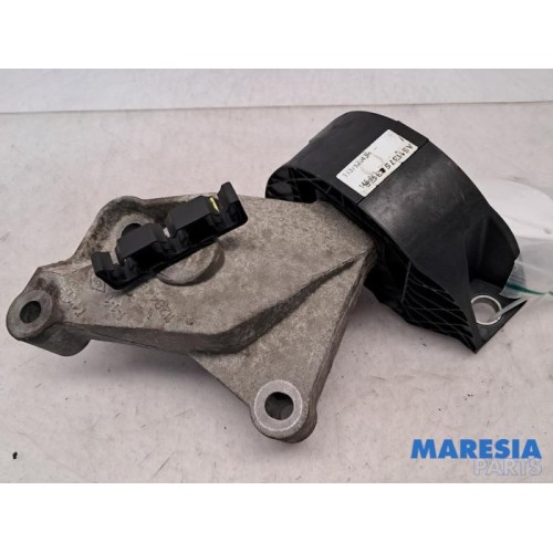 Renault - Captur - Engine mount