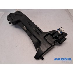 Citroen - C4 Grand Picasso - Front windscreen washer reservoir