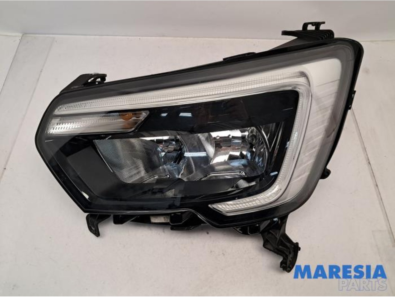 Renault - Master - Koplamp links