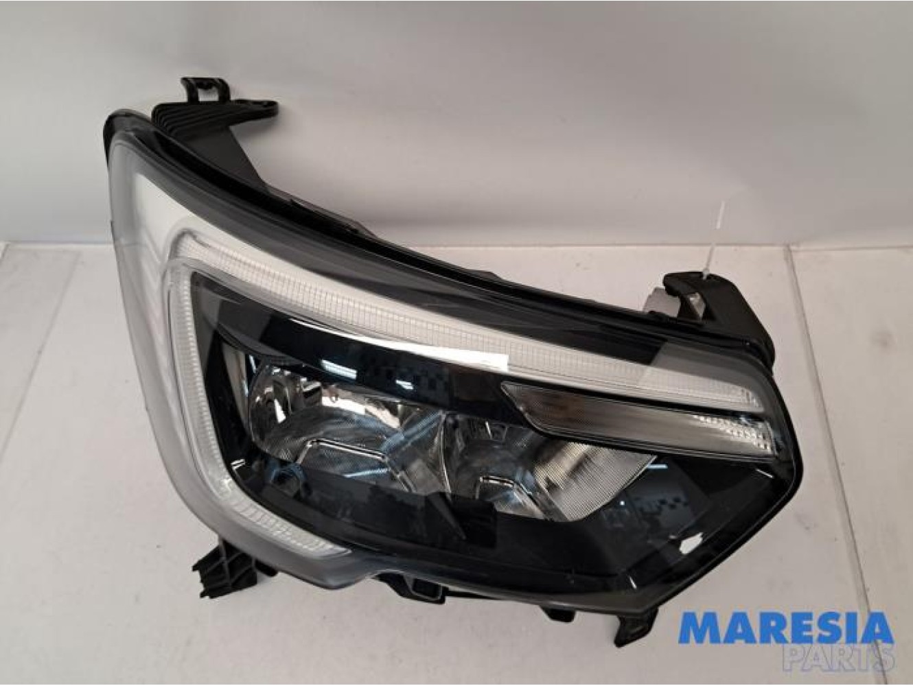 Renault - Master - Phare droit