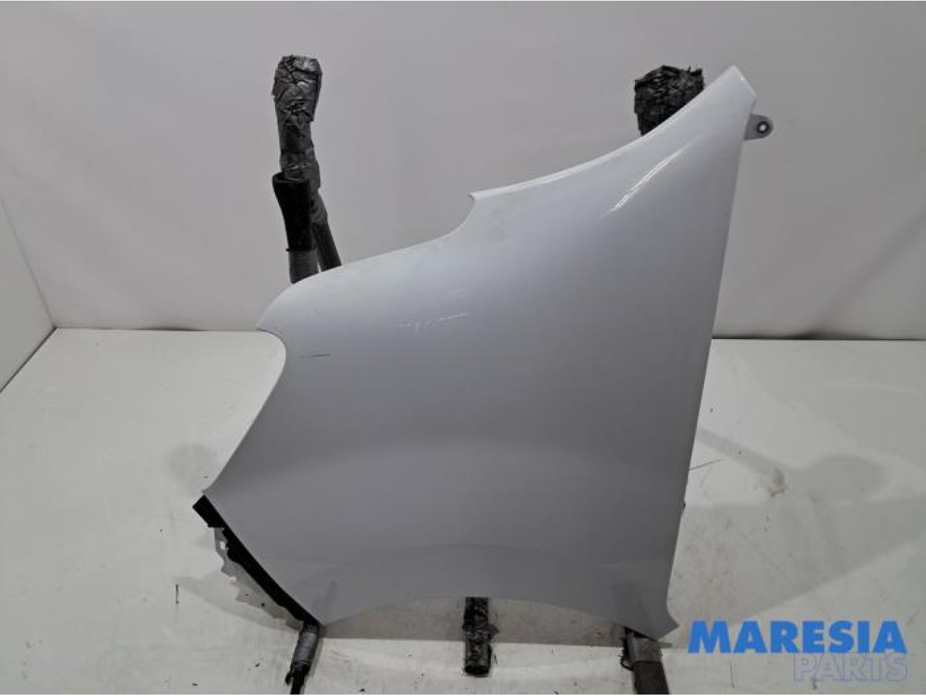 Renault - Master - Front wing, left