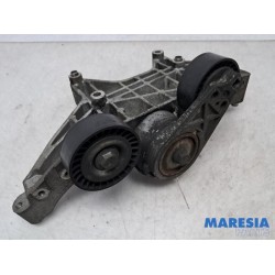 Fiat - 500 - Alternator lower bracket