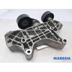 Fiat - 500 - Alternator lower bracket
