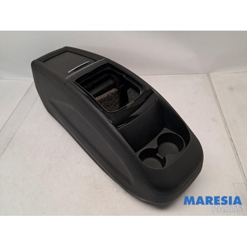 Citroen - C4 Grand Picasso - Middle console