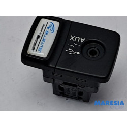Fiat - Punto - AUX / USB connection