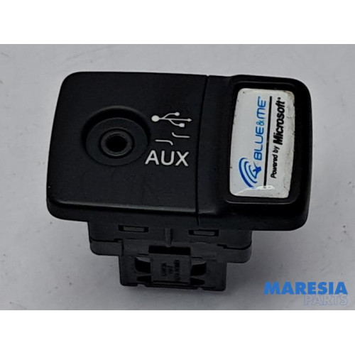 Fiat - Punto - AUX / USB connection