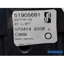 Fiat - Punto - Front door lock mechanism 4-door, right