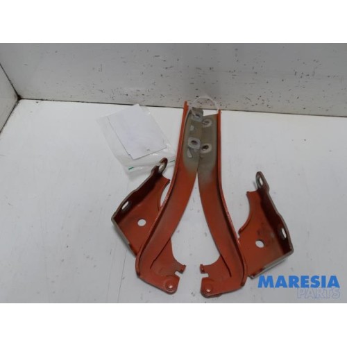 Fiat - Punto - Bonnet Hinge