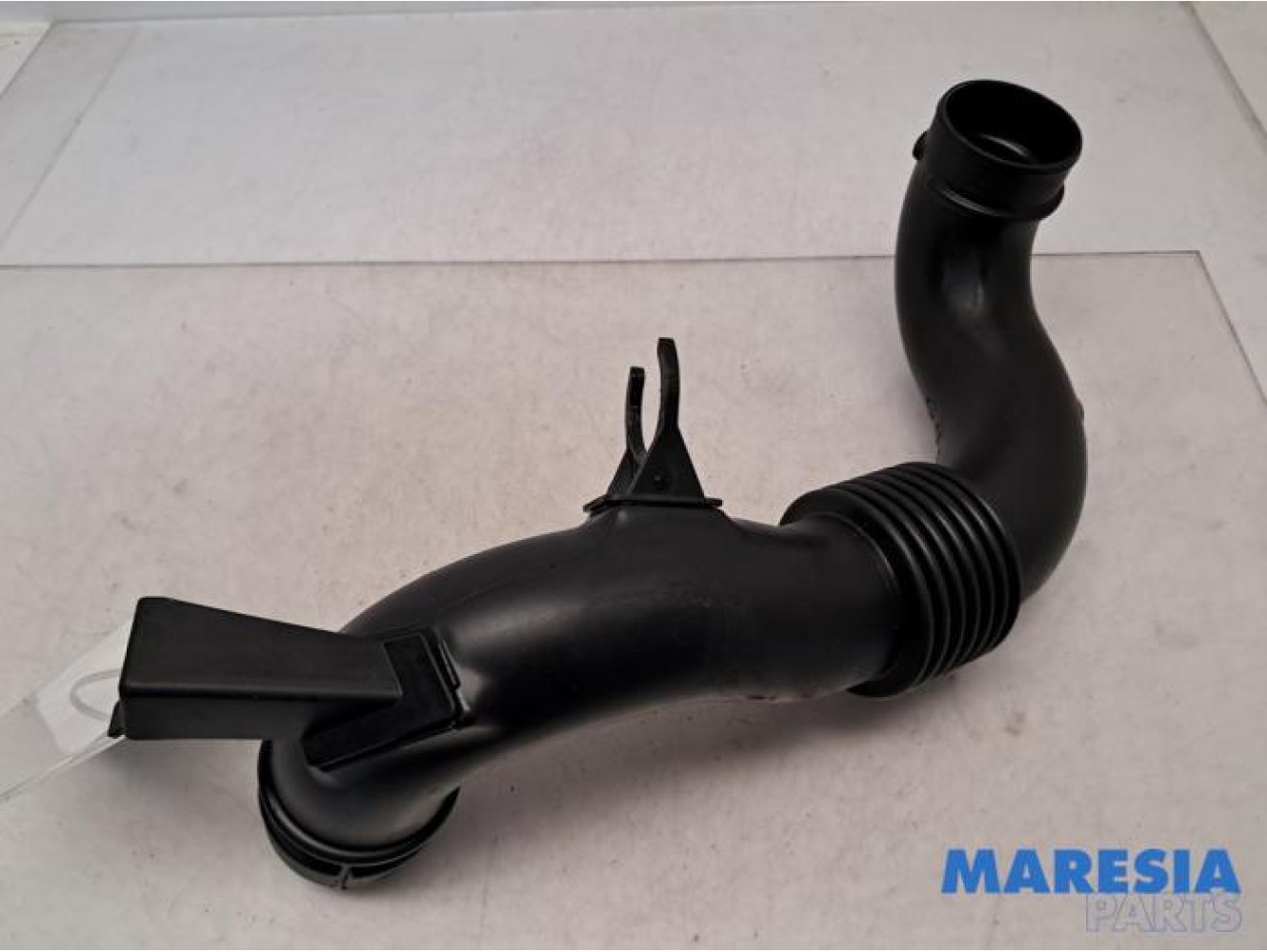 Renault - Master - Air intake hose