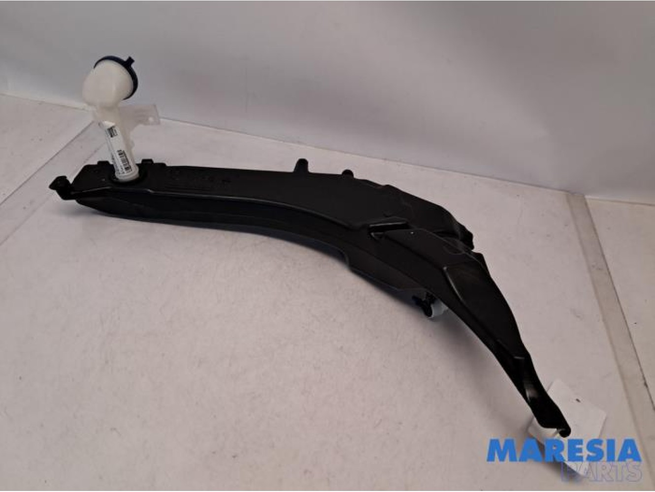 Peugeot - 308 - Front windscreen washer reservoir
