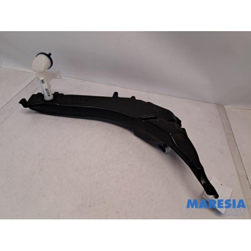 Peugeot - 308 - Front windscreen washer reservoir