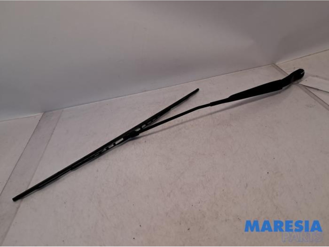 Renault - Master - Front wiper arm