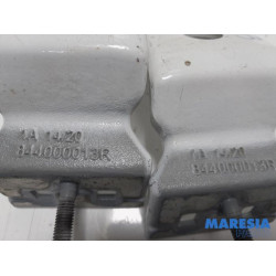 Renault - Master - Rear door hinge, left