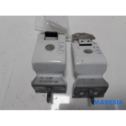 Renault - Master - Rear door hinge, left