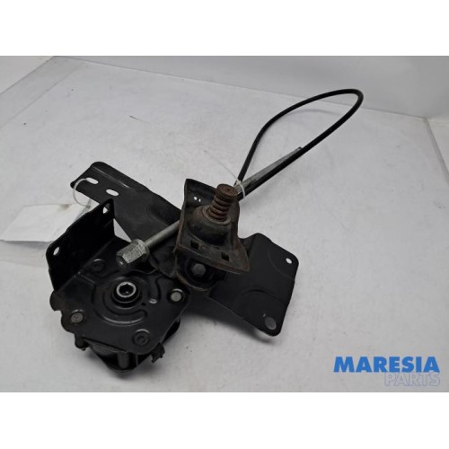 Renault - Master - Spare wheel lift mechanism