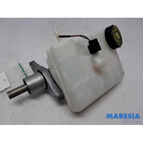 Renault - Master - Master cylinder