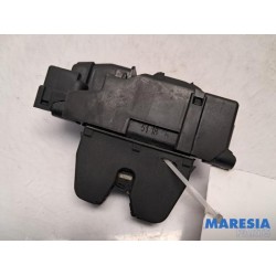 Peugeot - 308 - Tailgate lock mechanism