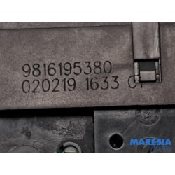 Peugeot - 308 - Tailgate lock mechanism