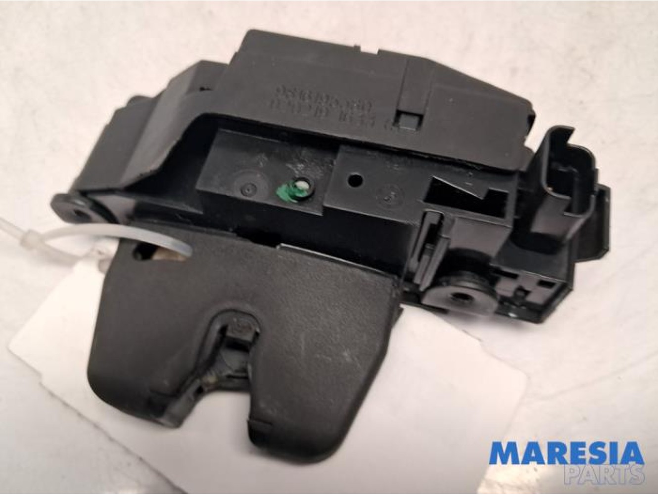 Peugeot - 308 - Tailgate lock mechanism