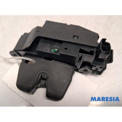 Peugeot - 308 - Tailgate lock mechanism