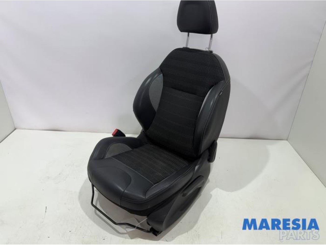 Peugeot - 2008 - Stoel links