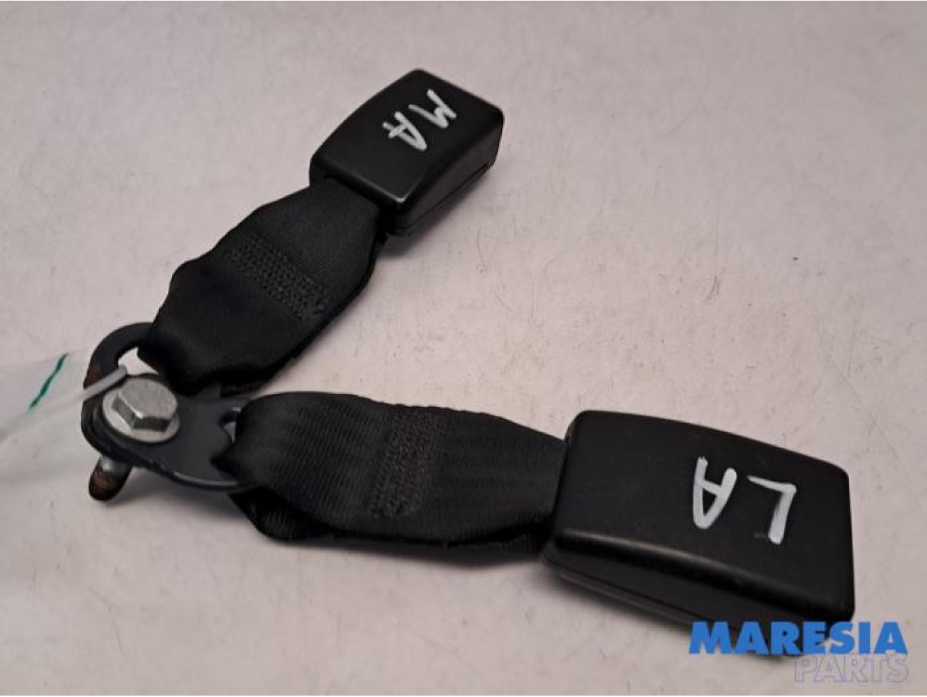 Dacia - Sandero - Insertion ceinture de sécurité arrière gauche