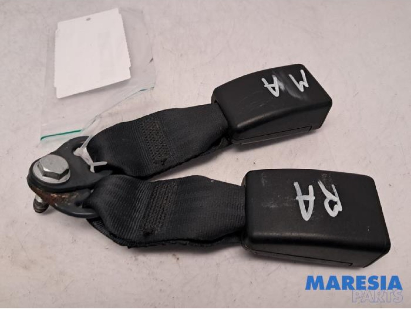 Dacia - Sandero - Insertion ceinture de sécurité arrière droite