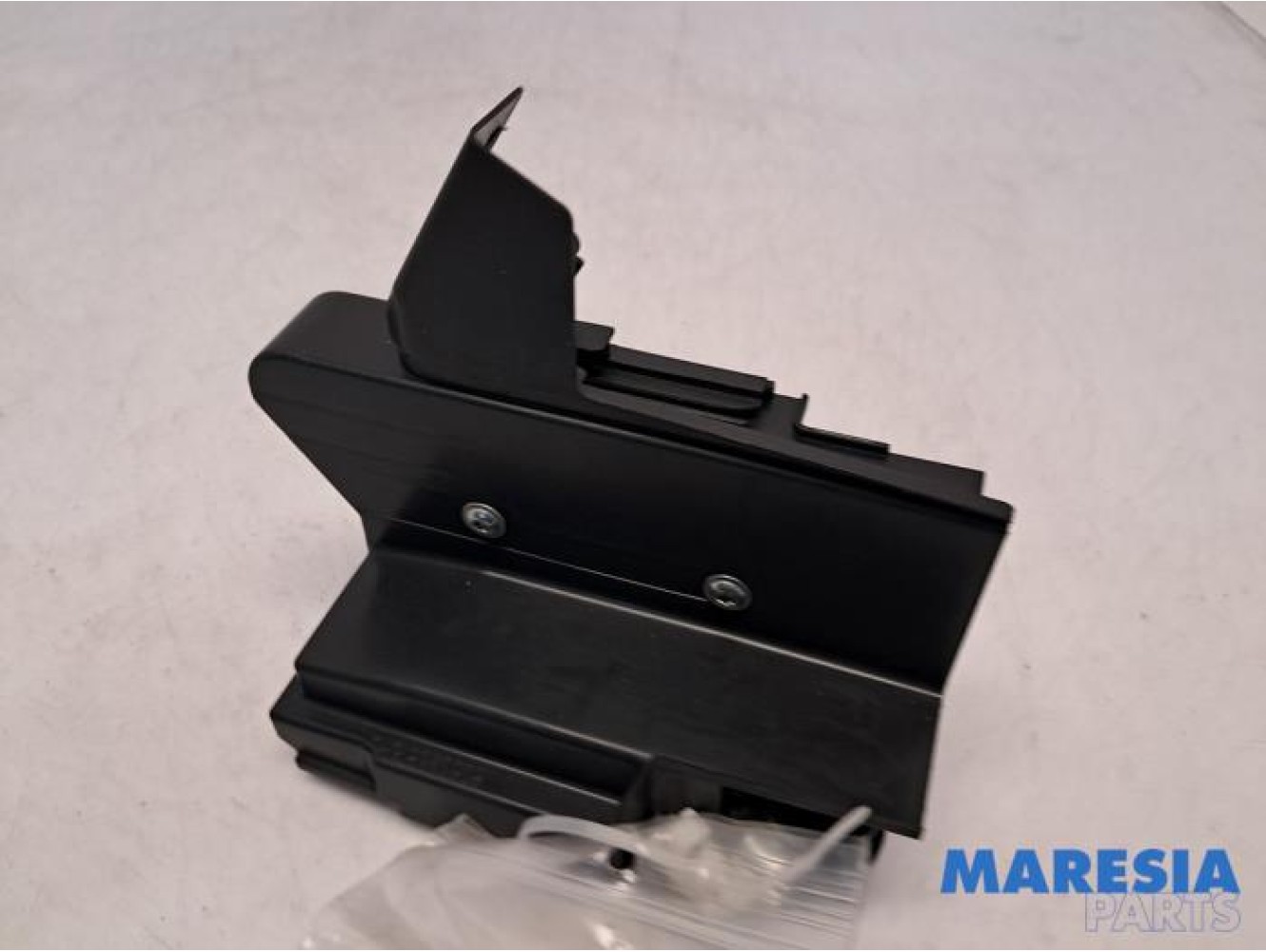 Dacia - Sandero - Front door lock mechanism 4-door, right