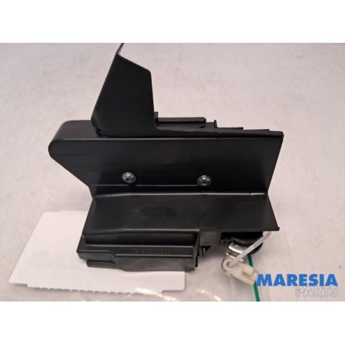 Dacia - Sandero - Rear door mechanism 4-door, right
