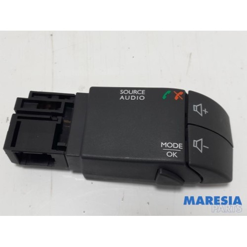Dacia - Sandero - Commande radio volant