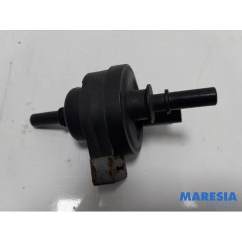 Dacia - Sandero - Vacuum valve