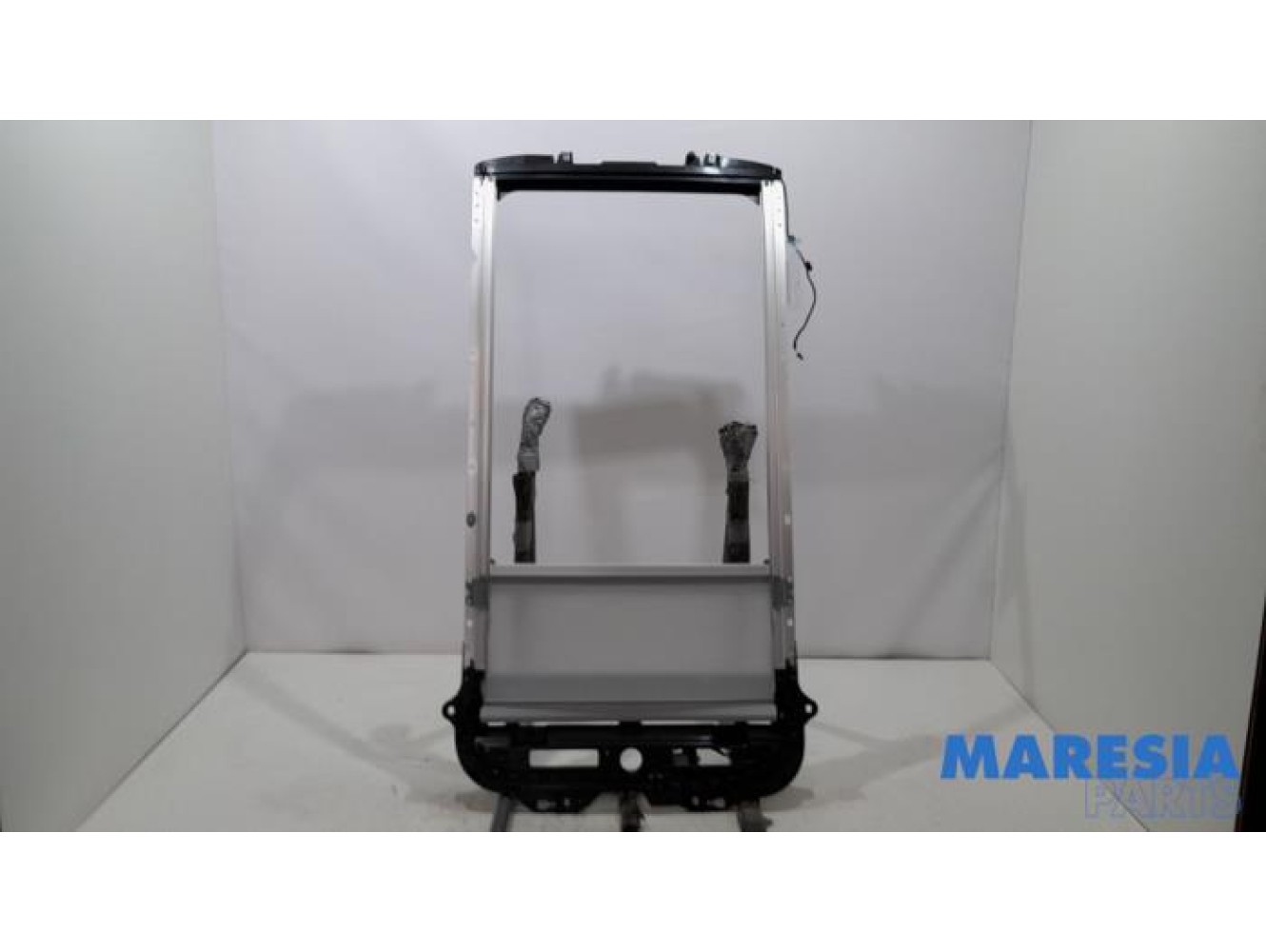 Peugeot - 2008 - Sliding headliner mechanism