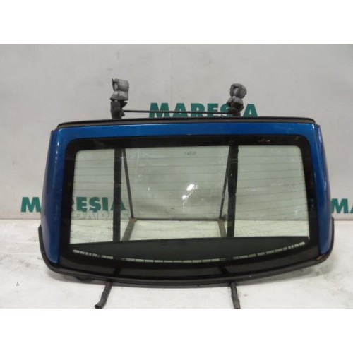 Peugeot - 206 - Rear window