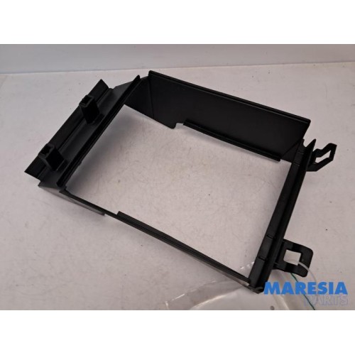 Dacia - Sandero - Air funnel