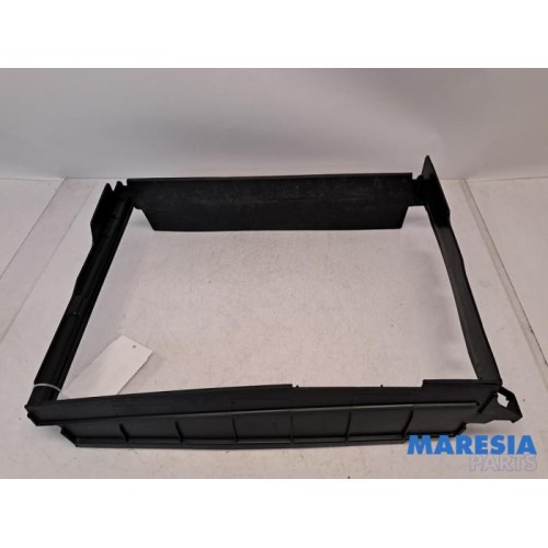 Dacia - Sandero - Air funnel