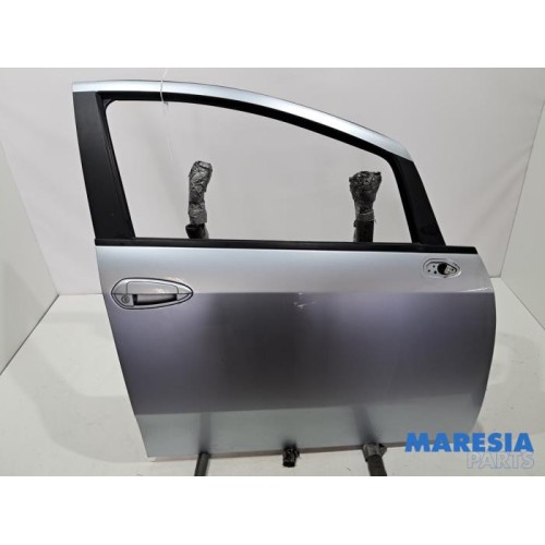 Fiat - Punto Grande - Front door 4-door, right